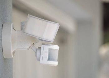 Economia com iluminação automática com sensores é um investimento real para reduzir custos de energia