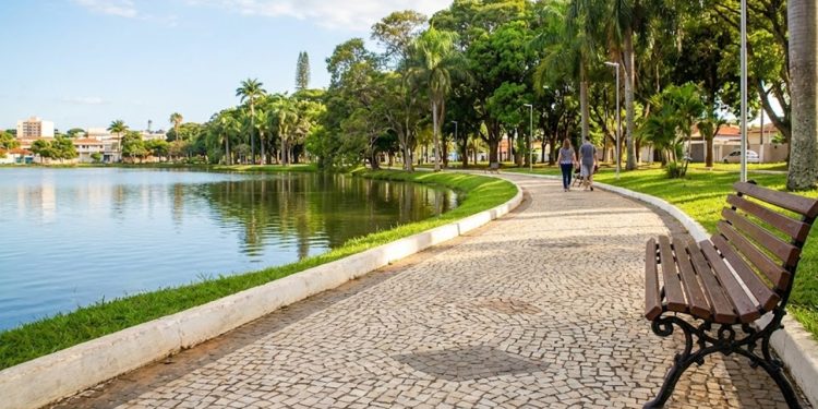 Sete Lagoas encanta com a Gruta Rei do Mato e a paz de suas sete lagoas urbanas (imagem ilustrativa)