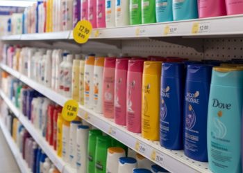 9 shampoos baratos que entregam brilho, força e maciez sem ressecar
