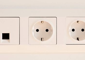 Como acabar com tomadas espalhadas e a bagunça na parte elétrica da casa