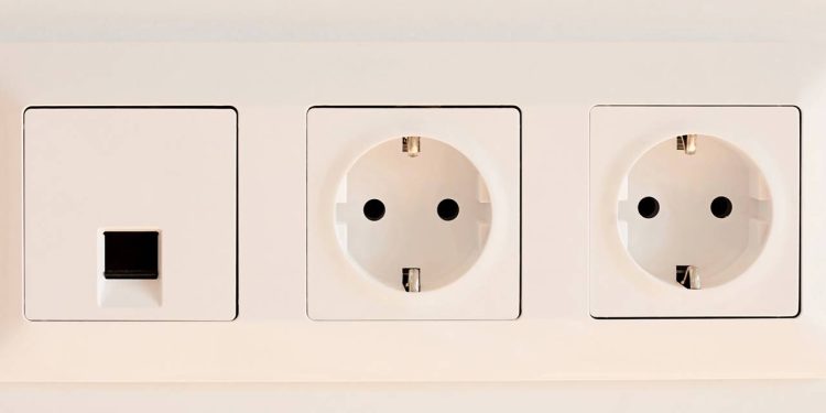 Como acabar com tomadas espalhadas e a bagunça na parte elétrica da casa