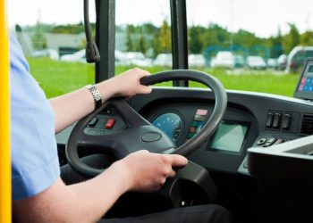 Quanto custa o transporte escolar por dia e como calcular?