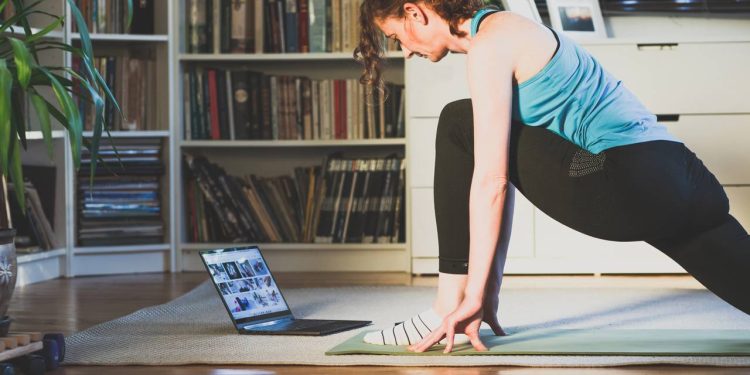 Exercícios caseiros para iniciantes facilitam o começo e evitam erros comuns logo no primeiro treino