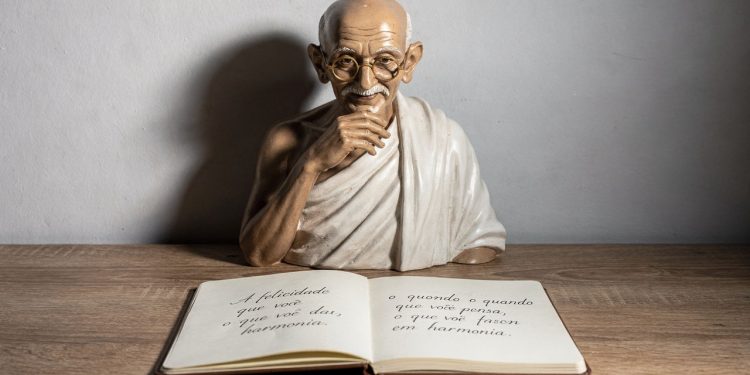 Mahatma Gandhi dizia sobre a felicidade: “Ela é alcançada quando o que se pensa, se diz e se faz estão em harmonia”