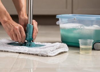 Esse mop para preguiçosa facilita a limpeza e elimina o esforço de torcer pano à mão