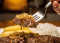 Carne de sol com cebolas transforma poucos ingredientes em um prato nordestino cheio de sabor