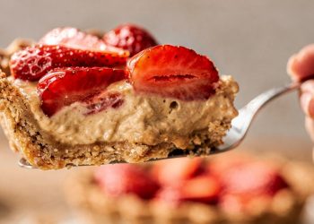Torta de morango sem manteiga e sem açúcar deixa a rotina mais leve e equilibrada