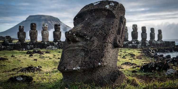 A história por trás dos Moais da Ilha de Páscoa