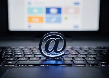 Por que usamos o símbolo ‘@’ no e-mail?