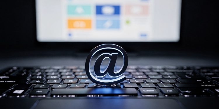 Por que usamos o símbolo ‘@’ no e-mail?
