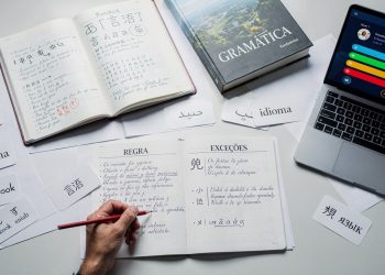 Por que algumas línguas parecem fáceis e outras difíceis para quem está começando?