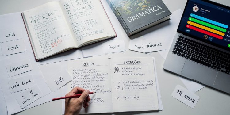 Por que algumas línguas parecem fáceis e outras difíceis para quem está começando?