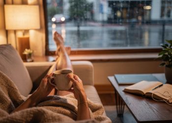 Pessoas que preferem a solidão a uma vida social constante durante o fim de semana tem essas características