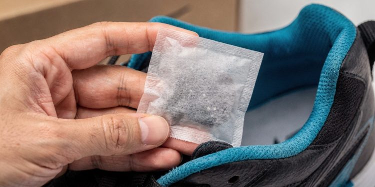 Poucos sabem: para que serve o pacotinho que vem nas caixas de sapato?