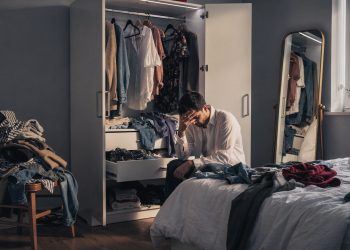 Você vive com o guarda-roupa bagunçado? A psicologia tem uma explicação curiosa para isso