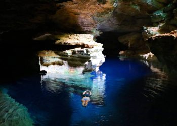 Oásis de águas cristalinas no coração do sertão, onde cânions gigantes escondem cachoeiras e vistas de outro planeta