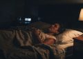 Por que os seus problemas pessoais parecem crescer e se tornar gigantes durante a madrugada segundo a psicologia