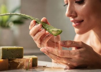 Esse sabonete natural com 2 ingredientes acaba com acne, mancha e faz economizar por meses