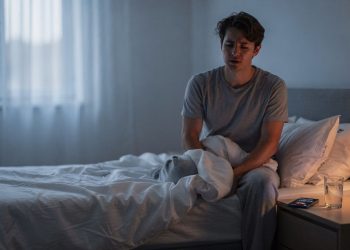 O que significa acordar cedo cansado mesmo dormindo no horário certo