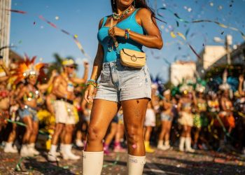 Looks de Carnaval 2026 femininos confortáveis, sem fantasia e com muito brilho