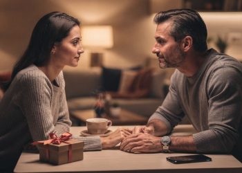 Não é só “eu te amo”: as frases que realmente fortalecem a relação, segundo a psicologia