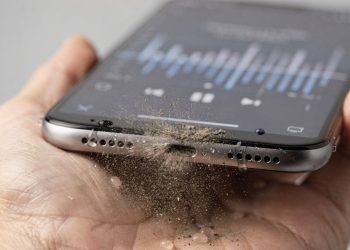 Truque com som para limpar alto-falante do celular funciona mesmo ou é mito