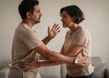 Essa é a explicação da psicologia para quem sente vontade de fugir na hora do abraço