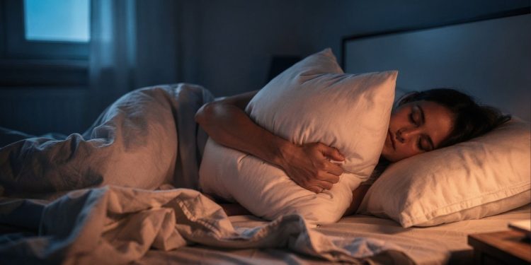 Poucos sabem: o que significa dormir abraçado com o travesseiro?