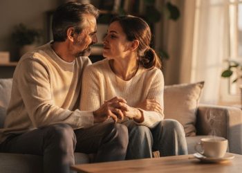 Oito sinais de amor verdadeiro no dia a dia que a psicologia ensina a identificar no relacionamento