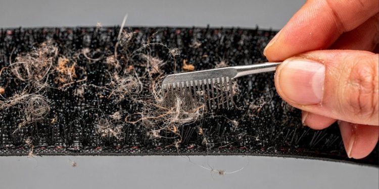 Como remover fiapos do velcro e recuperar a aderência sem danificar o fecho