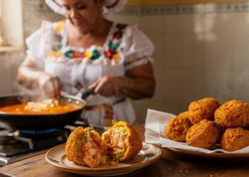 Segredos do acarajé baiano que deixam o bolinho macio por dentro