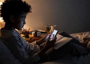 O impacto real do corpo perfeito do Instagram na saúde mental de jovens brasileiros segundo a psicologia