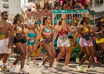 Ainda não escolheu o look de carnaval? O guia sem frescura para brilhar no bloco