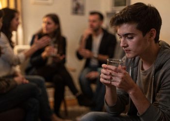 Como diferenciar a timidez comum da fobia social limitante segundo a psicologia