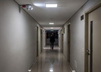 Com instalação simples, sensores de presença ajudam a economizar mais de 50% na conta de luz