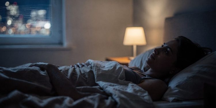 O que significa pensar demais antes de dormir segundo a psicologia da ansiedade noturna