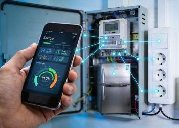 Monitorar consumo de energia pelo celular ajuda a reduzir sustos na conta de luz