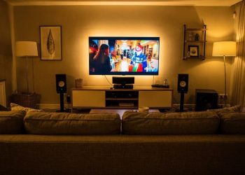 Como ter som de cinema na sua sala sem gastar uma fortuna