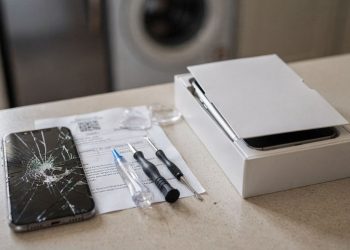 Quanto custa consertar ou trocar aparelho antigo hoje