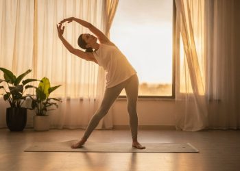 10 exercícios de alongamento matinal para mais energia
