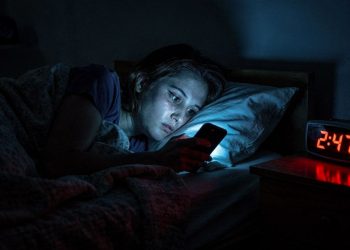 O impacto oculto das redes sociais na sua saúde mental e o fim do scroll segundo a psicologia