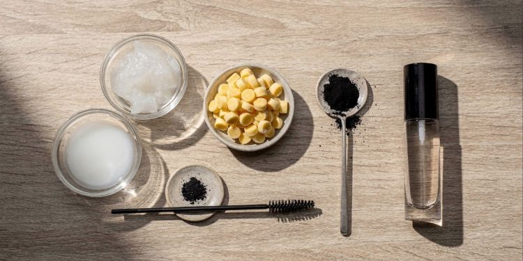 Como fazer máscara de cílios caseira com apenas 4 ingredientes naturais simples?