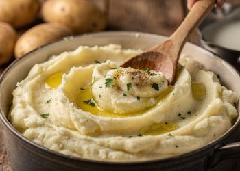Como fazer purê de batata simples, cremoso e sem erro em casa