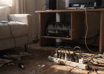 Quais hábitos domésticos mais aceleram o desgaste tecnológico nos aparelhos do dia a dia