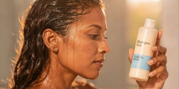 5 truques caseiros para seu cabelo parar de ser oleoso no verão e não precisar lavar todos os dias