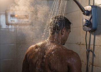 Como reduzir o custo do banho de 30 minutos sem abrir mão do conforto no chuveiro