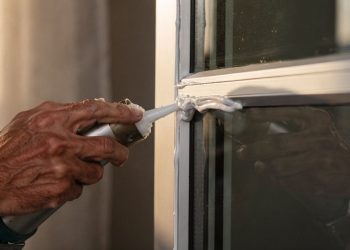 Como eliminar barulho de janela batendo com ajustes simples e solução caseira eficaz