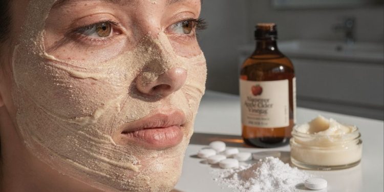 Peeling caseiro com apenas 3 ingredientes simples que vão deixar seu rosto de porcelana