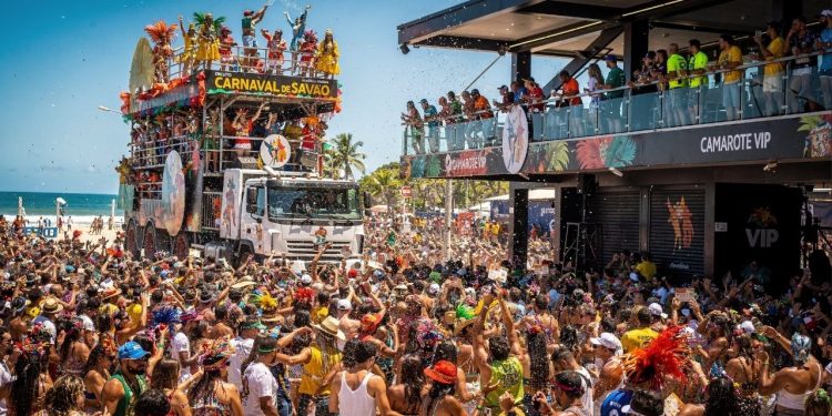 Quanto custa passar o Carnaval na Bahia e por que o valor muda tanto