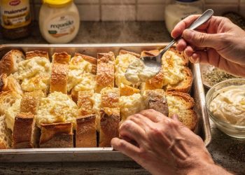 Como o creme de alho caseiro transforma pão simples em acompanhamento de churrasco